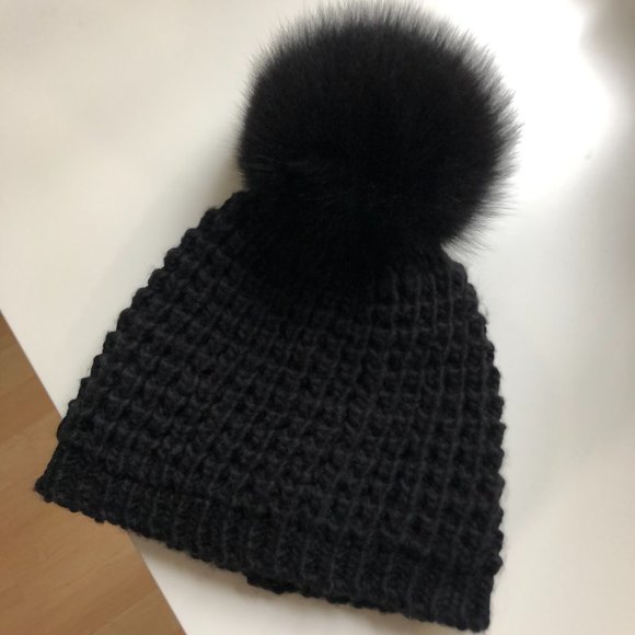 Chic Black Knit Hat with Pom-Pom - Picture 2 of 7